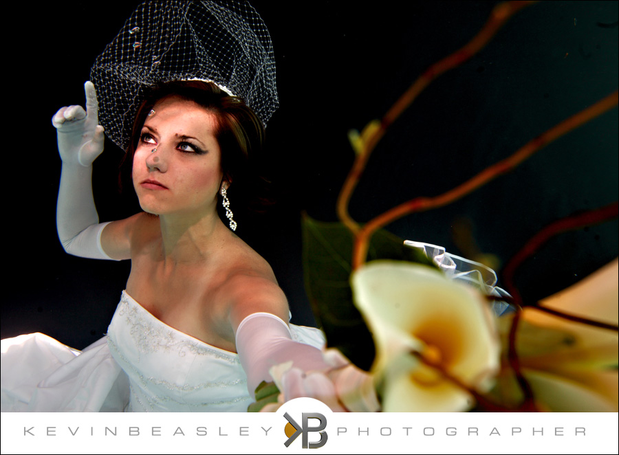 underwaterbrides,underwater,ttd,trash-the-dress,daring-brides,amazing-bridals_9013