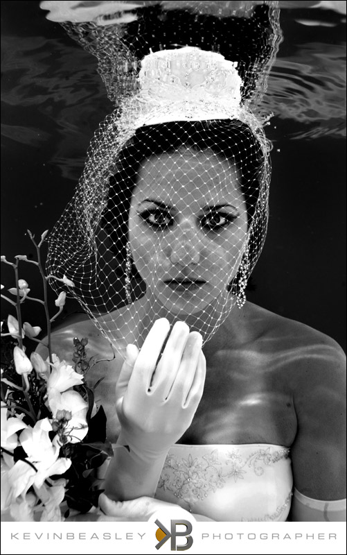 underwaterbrides,underwater,ttd,trash-the-dress,daring-brides,amazing-bridals_9129_BW